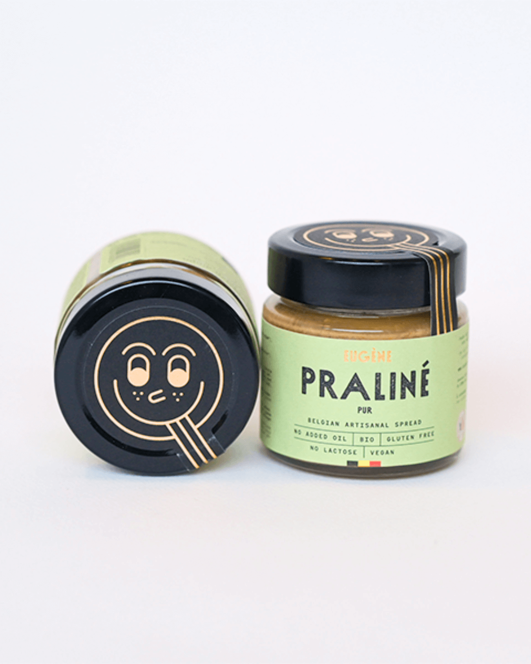 Zwei Gläser "Praliné Pur" von Atelier Eugène Chocolatier, Nussbutter aus Bio-Piemont-Haselnüssen, Walnüssen und Cashews.