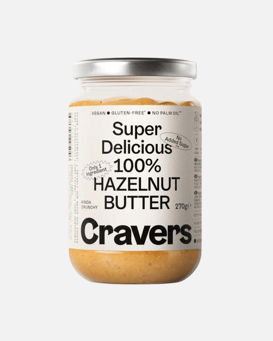 Glas mit Cravers 100 % Haselnussbutter, mit minimalistischem Design auf weißem Hintergrund.
