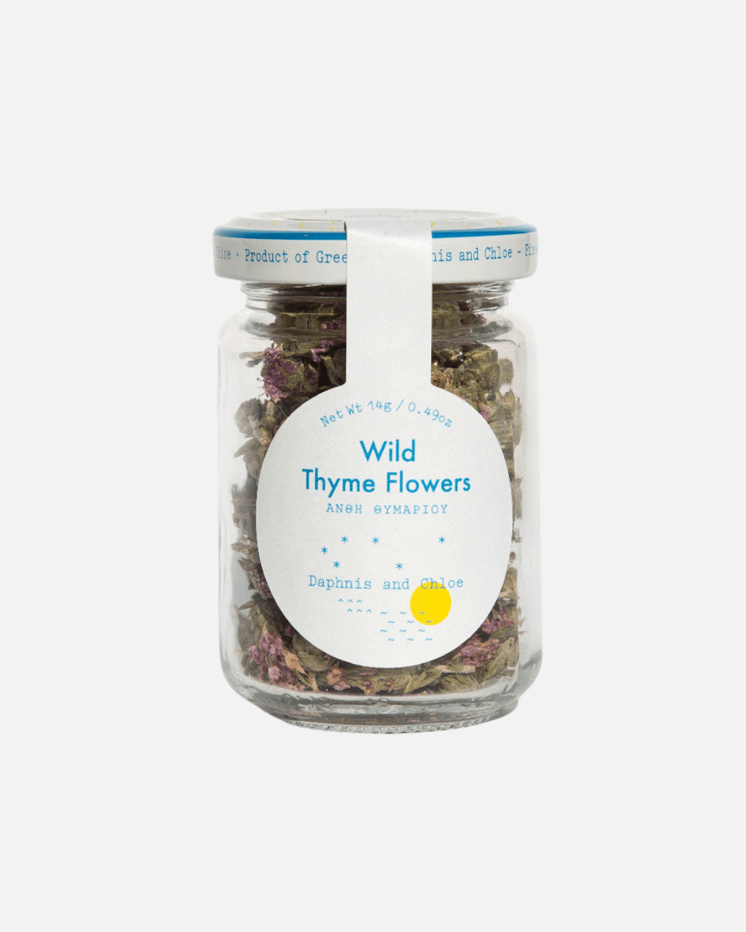 Ein Glas mit wilden Thymianblüten von Daphnis und Chloe. Die Blüten sind lila gefärbt und von grünen Blättern umgeben.