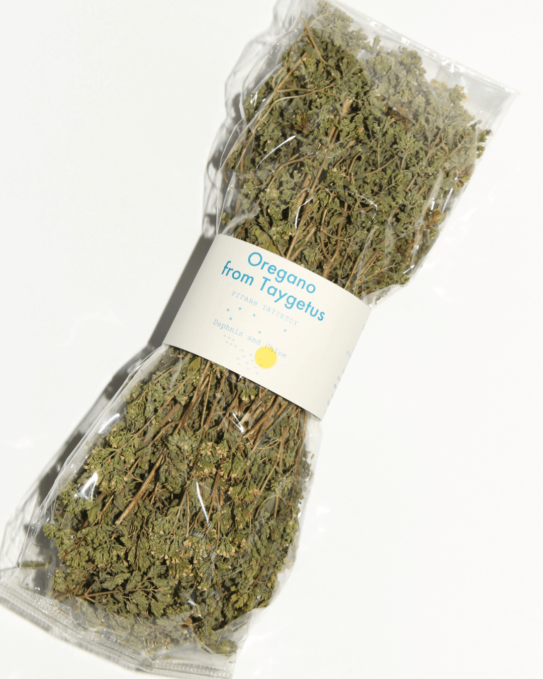 Getrockneter Oregano von Daphnis & Chloe in transparenter Verpackung mit weißem Etikett, auf weißem Hintergrund platziert.