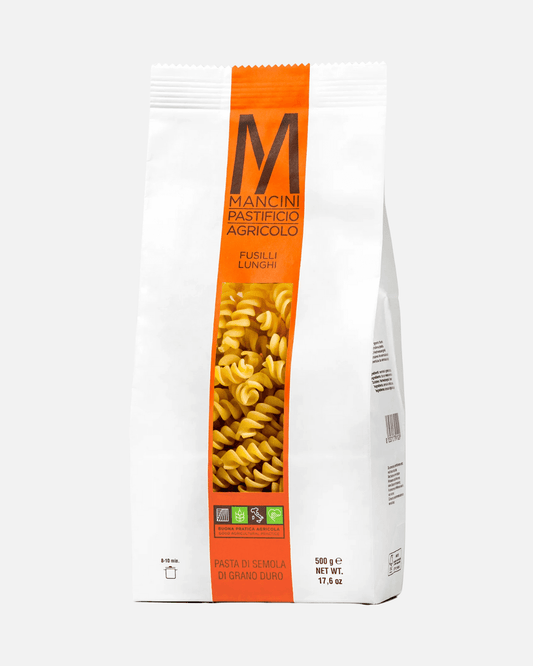 Mancini Fusilli Lunghi in weiß-orangefarbener 500g-Packung mit Sichtfenster, aus Hartweizengrieß aus eigenem Anbau in Italien.