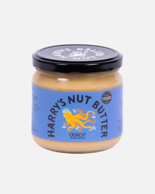Harry’s Nut Butter Crunchy Erdnussbutter im Glas mit blauem Etikett und schwarzem Deckel, auf weißem Hintergrund.