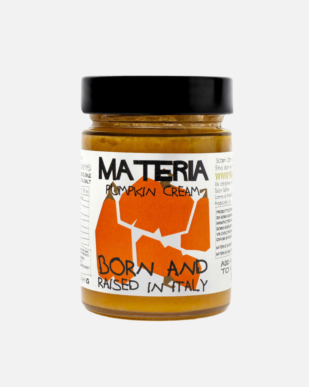 Materia Kürbiscreme im Glas mit schwarzem Deckel und auffälligem orangefarbenem Etikett, Made in Italy.