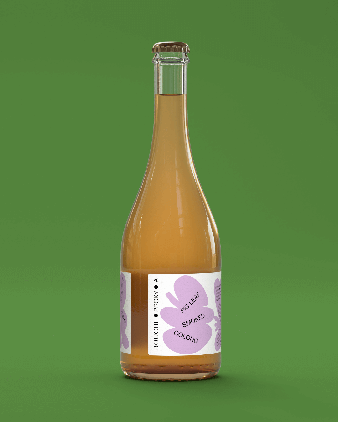 Flasche Proxy A von Bouche mit Feige & Geräucherter Oolong-Geschmack, vor grünem Hintergrund.