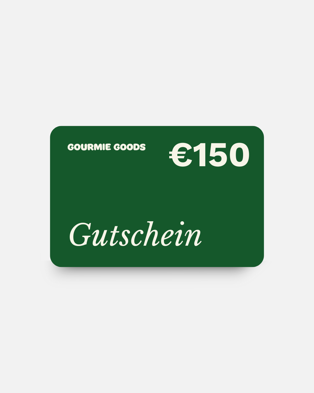 Ein Gourmie Goods-Gutschein im Wert von 150 € in Form einer dunkelgrünen Karte mit dem Wort „Gutschein“ darauf.