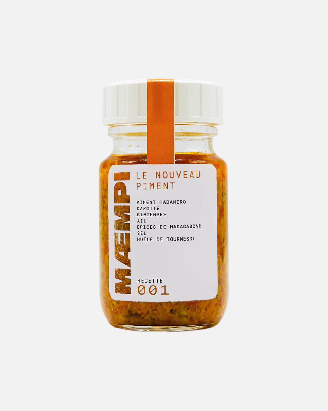 Maempi-Chilipüree "Le Nouveau Piment 001" mit Habanero, Karotte, Ingwer und Madagaskar-Gewürzen, auf weißem Hintergrund.